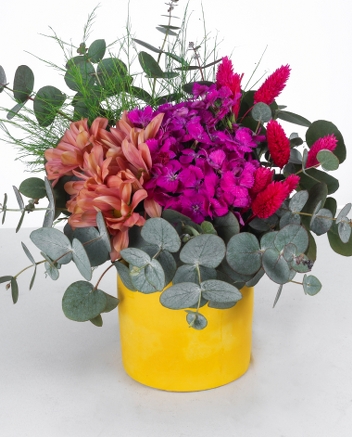 Renk Patlamas� � Sar� Vazoda Modern �i�ek Aranjman�